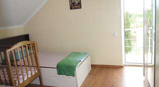 Гостевой дом Country house Belbek Бахчисарай Двухместный номер с 2 отдельными кроватями и дополнительной кроватью-1